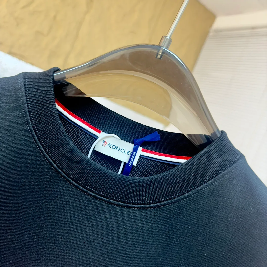 ： 🤳𝐌𝐎𝐍𝐂𝐋𝐄𝐑 ：☑️ 440 👕 ：☑️ 1*1 。🔜 。 ：☑️ 3D ，🇧🇫 1：1 。 ， ， ！🇲🇩 ！ Size：☑️S 〰️M 〰️L 〰️XL 〰️XXL